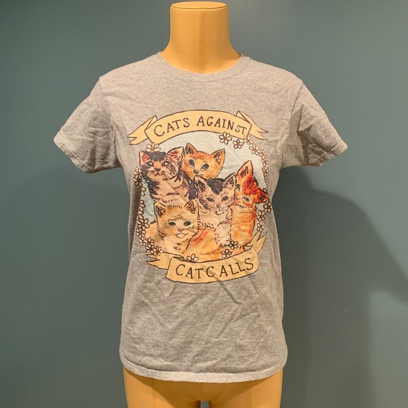 Gildan Tops - Gray Cat Graphic Tee Shirt